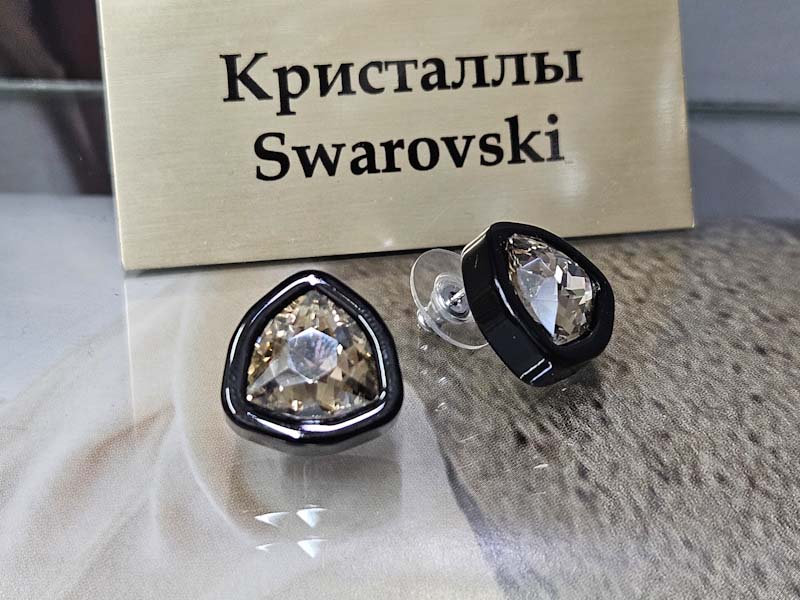 Серьги 1554004500169: цена 985 рублей.