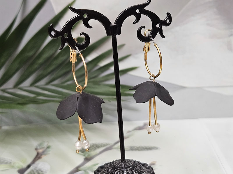 Серьги 1820018900036: цена 575 рублей.