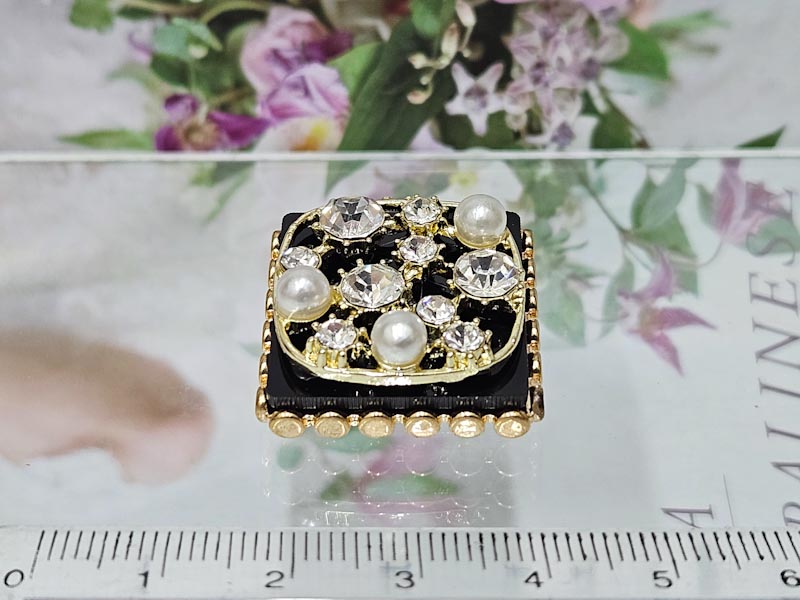 Брошь 1023006500229: цена 265 рублей.