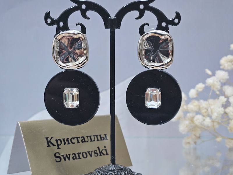Серьги 1554006600096: цена 1965 рублей.