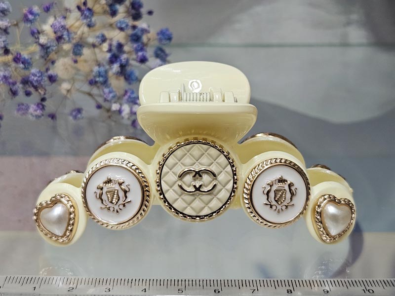Заколка 2144005600129: цена 1065 рублей.