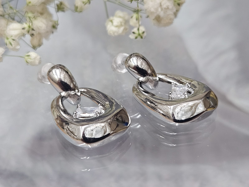 Серьги 2244026600433: цена 530 рублей.