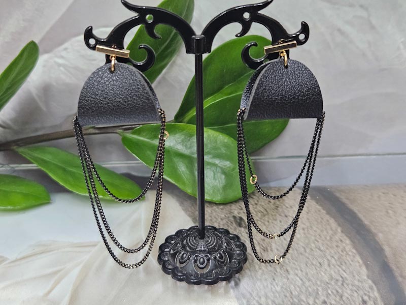 Серьги 1588006500070: цена 525 рублей.